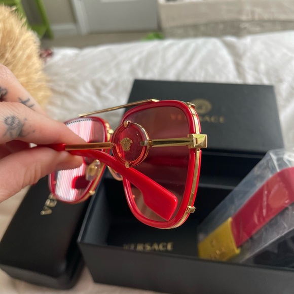 Versace red sunglasses - Picture 4 of 6